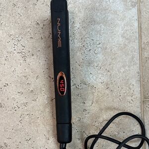 NuMe Black Digital Styling Tool